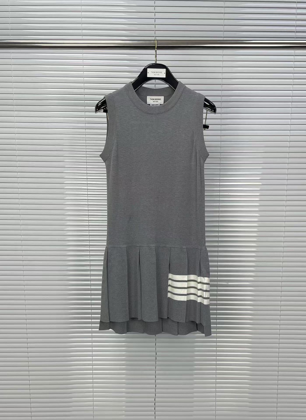 톰브라운 민소매 원피스