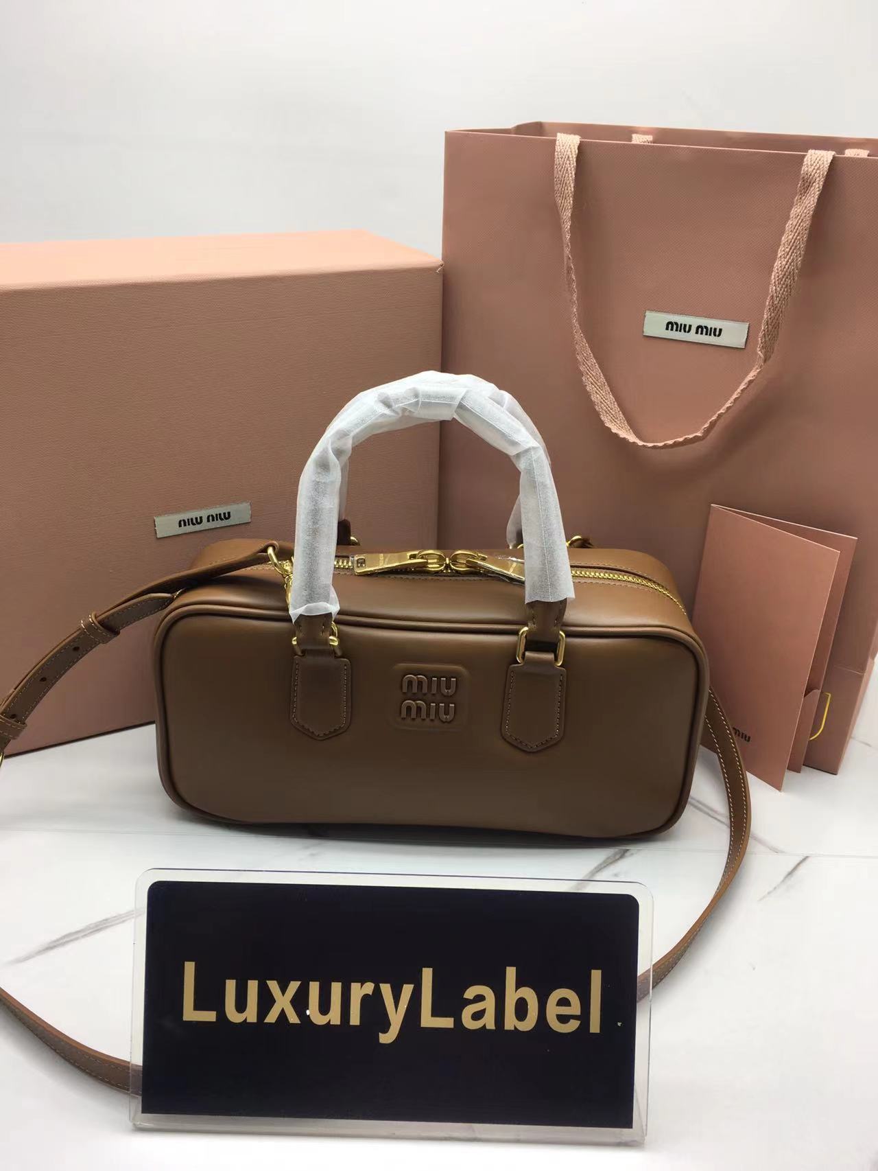 미우미우 miu miu 소프티 패디드 아르카디 미디움