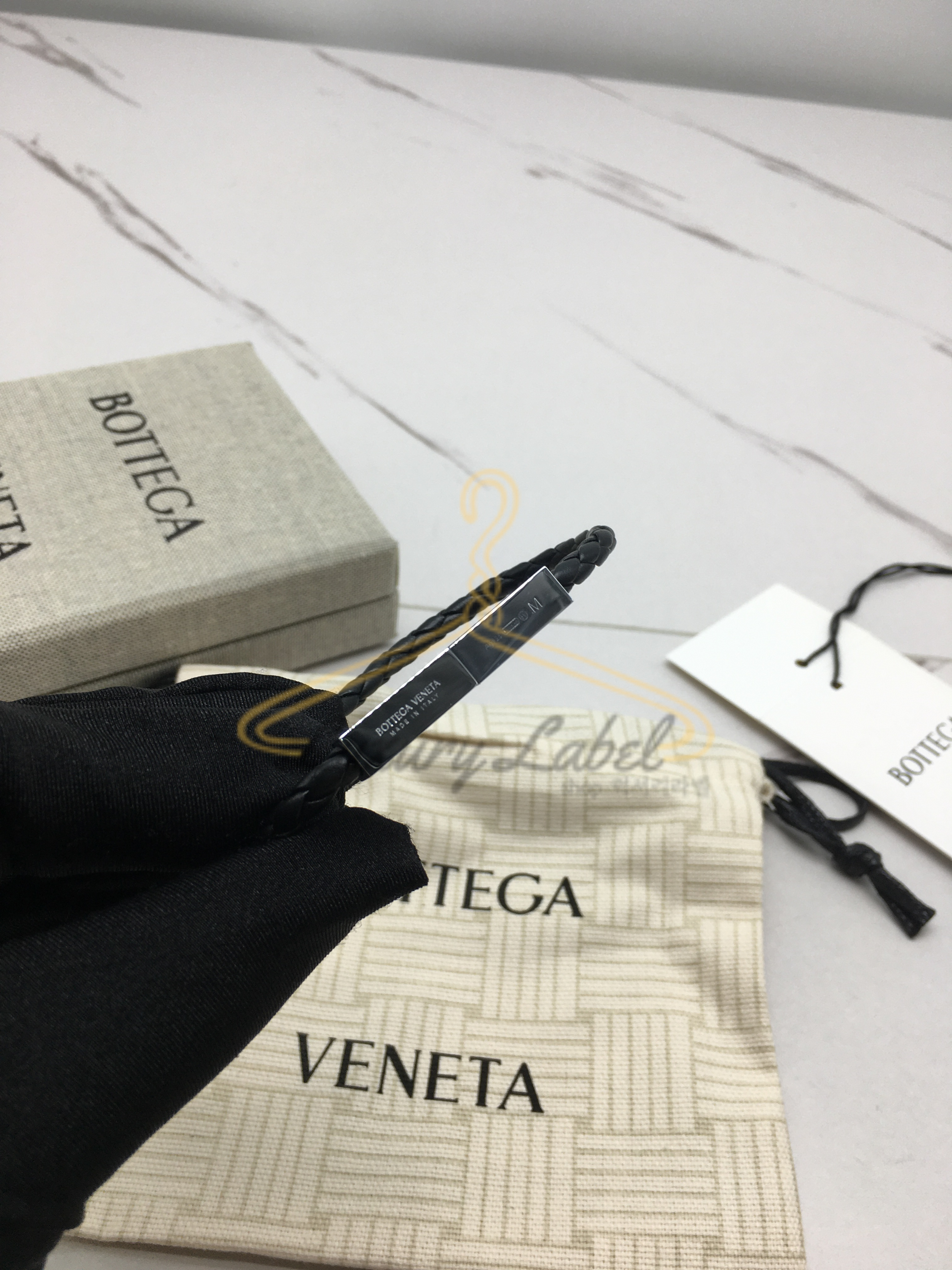 보테가베네타 23FW 브레이드 레더 브레이슬릿 (컬러 블랙)