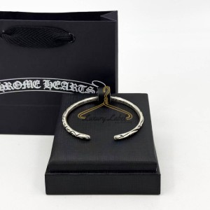 크롬하츠 스크롤 커프 팔찌