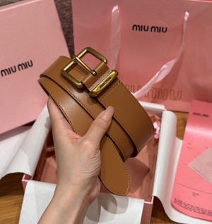 미우미우 클래식 로고 버클 벨트