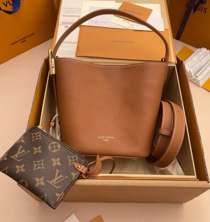 루이비통 로우 키 올 인 BB 버킷 숄더백