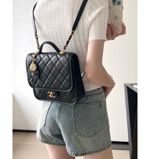 샤넬 25B 클로버 참 탑핸들 플랩 캐비어 백팩