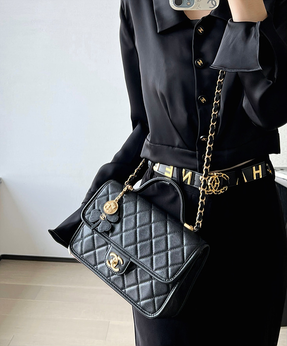 ​샤넬 25B 클로버 참 탑핸들 플랩백