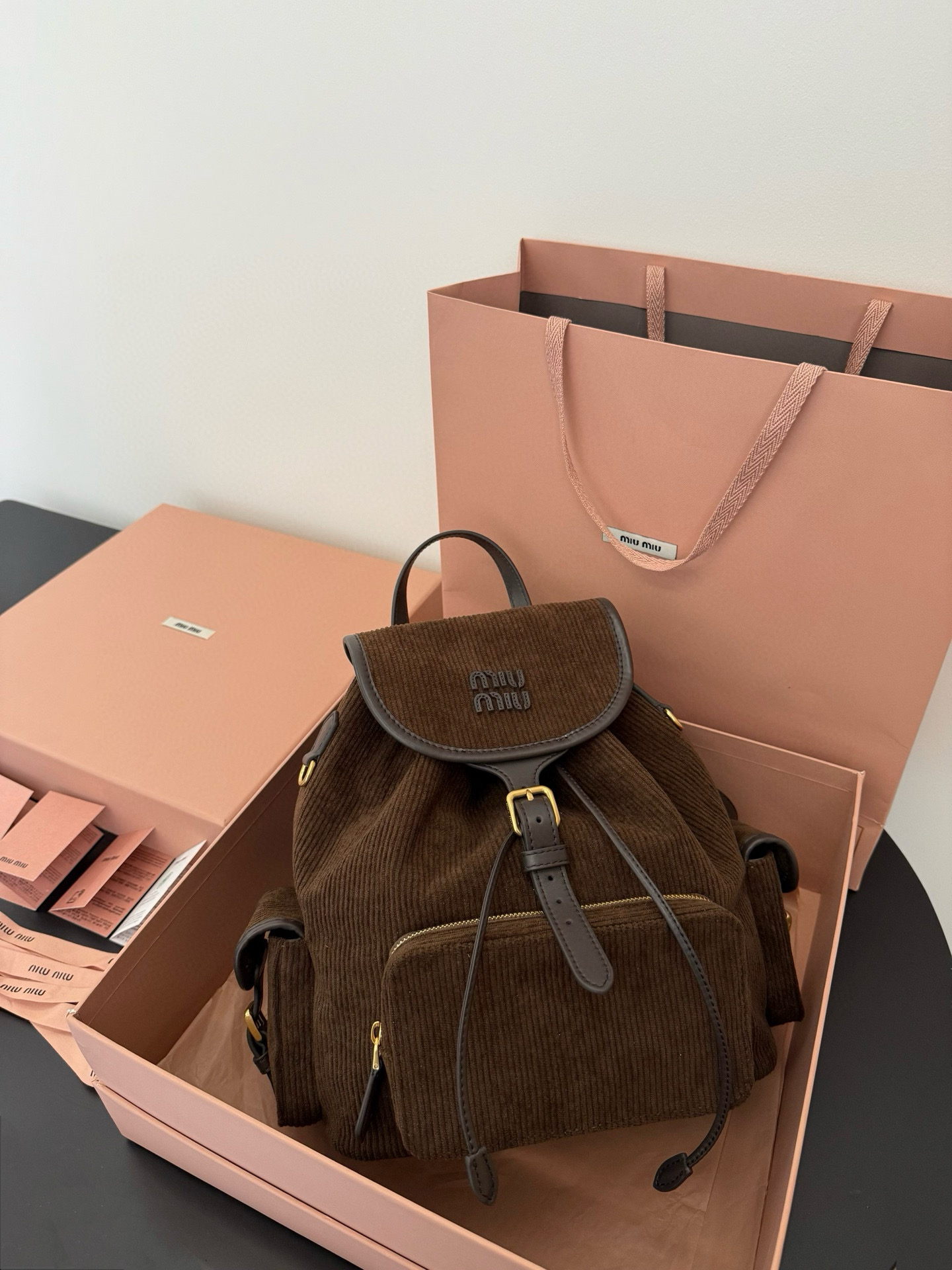 미우미우 코듀로이 백팩 라지 (컬러 에보니)