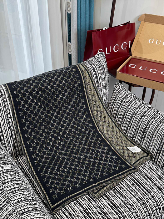 구찌 울 자카드 머플러