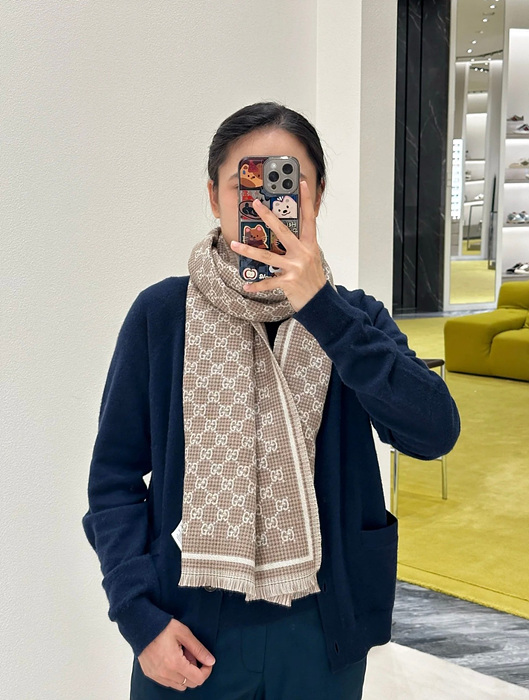 구찌 울 자카드 머플러