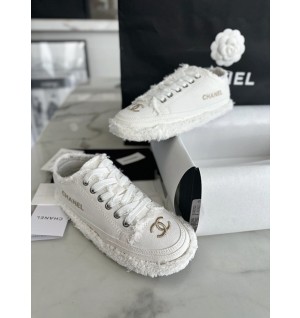 샤넬 CC 프린지 자수 디테일 스니커즈