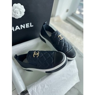 샤넬 퀼팅 슬립 온