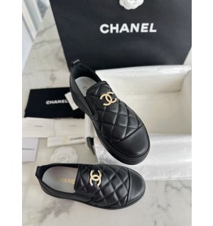 샤넬 퀼팅 슬립 온