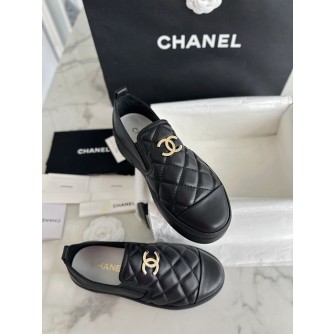 샤넬 퀼팅 슬립 온