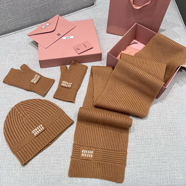 미우미우 로고 니트 비니 / 장갑 / 머플러